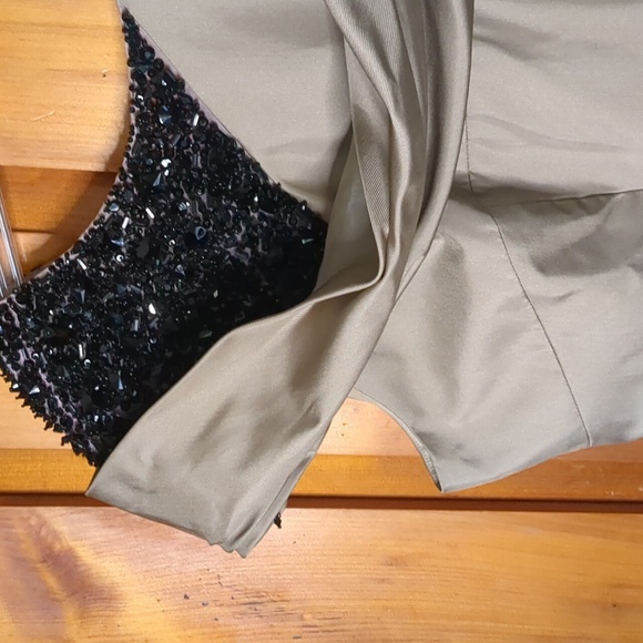 CAROLINA HERRERA* 100% silk beaded faux cowl sleeveless mid length size 12 dress - Picture 5 of 17